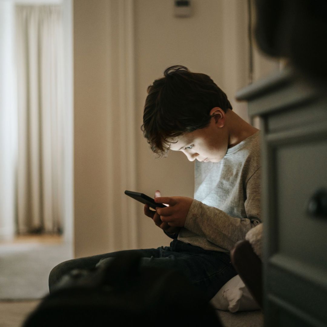 Jongen Speelt Viedogame 1471645492