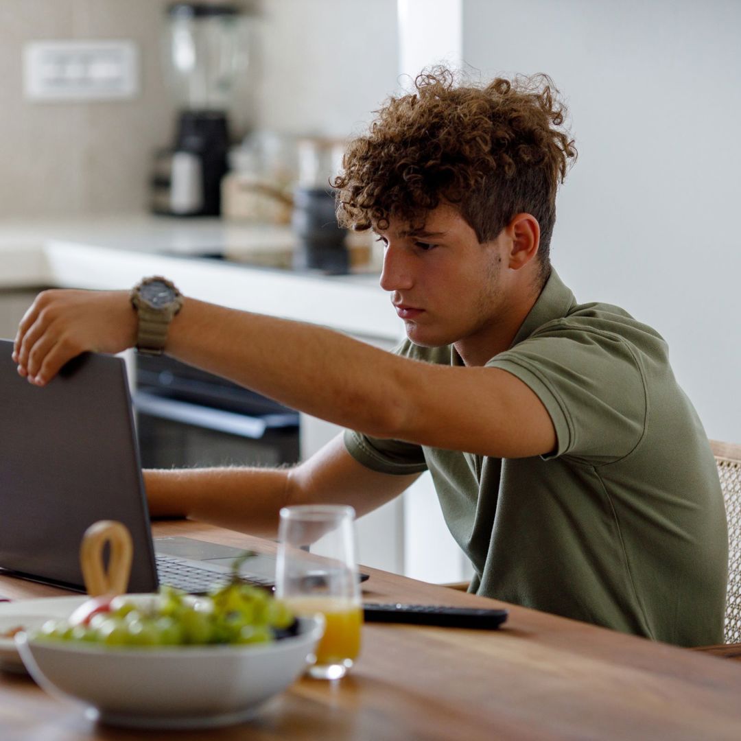 Webinar To Tag Or Not To Tag Tiener Laptop Thuis