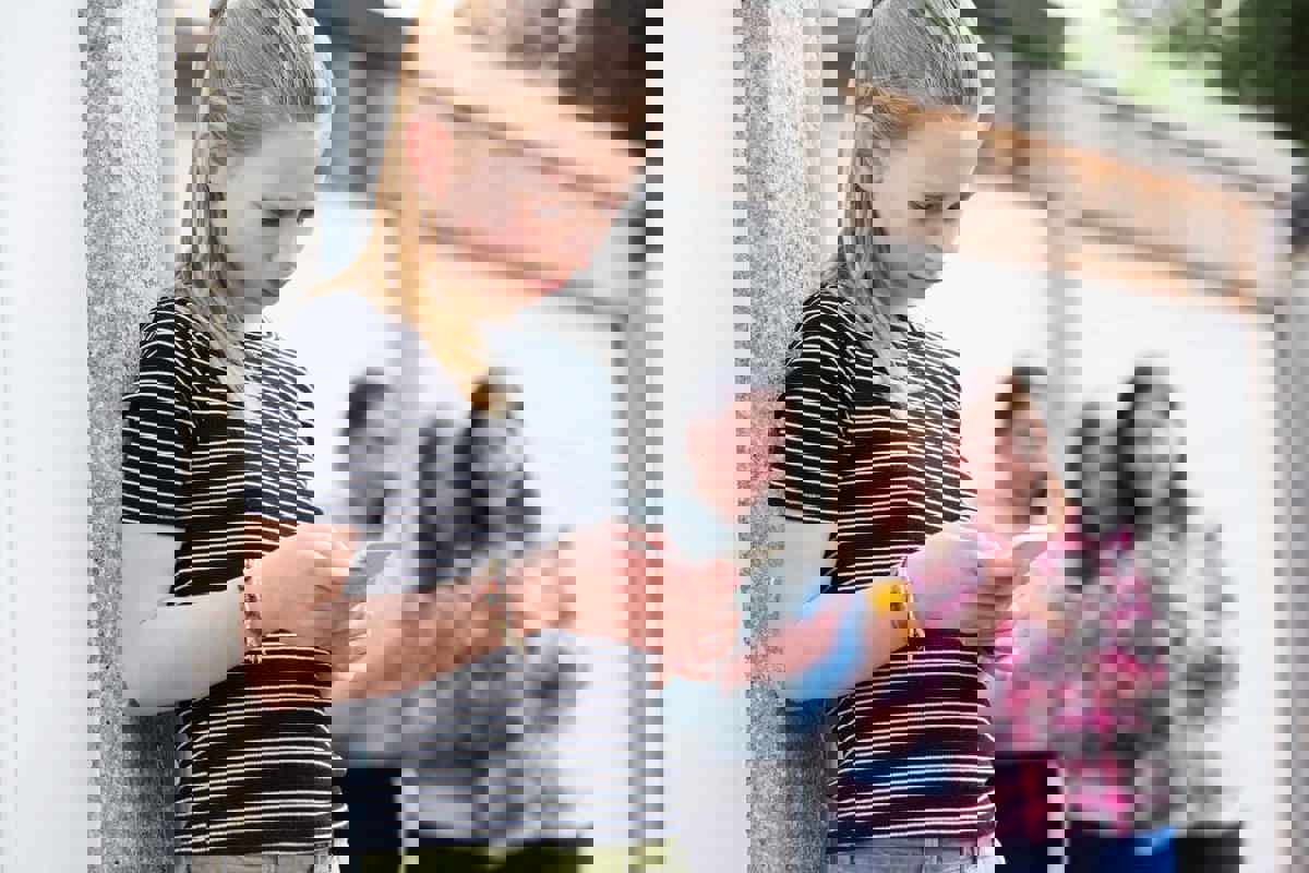 Meisje wordt gepest via cyberpesten