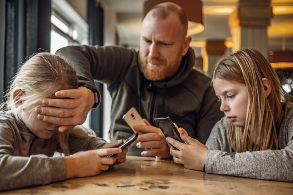 Vader Dochters Smartphone Limiet Resized
