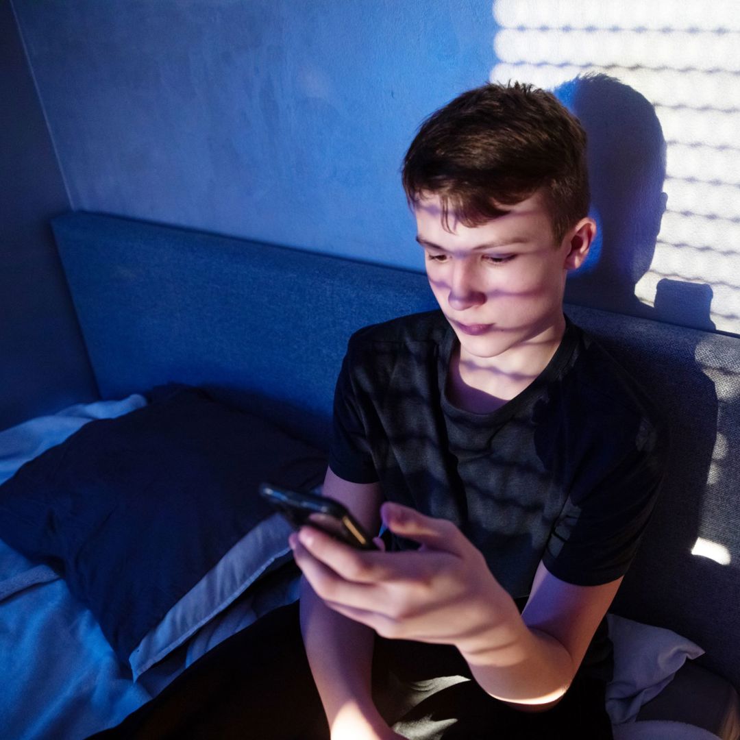 Tiener Smartphone Gsm Rolluik Jongen Zwart Haar