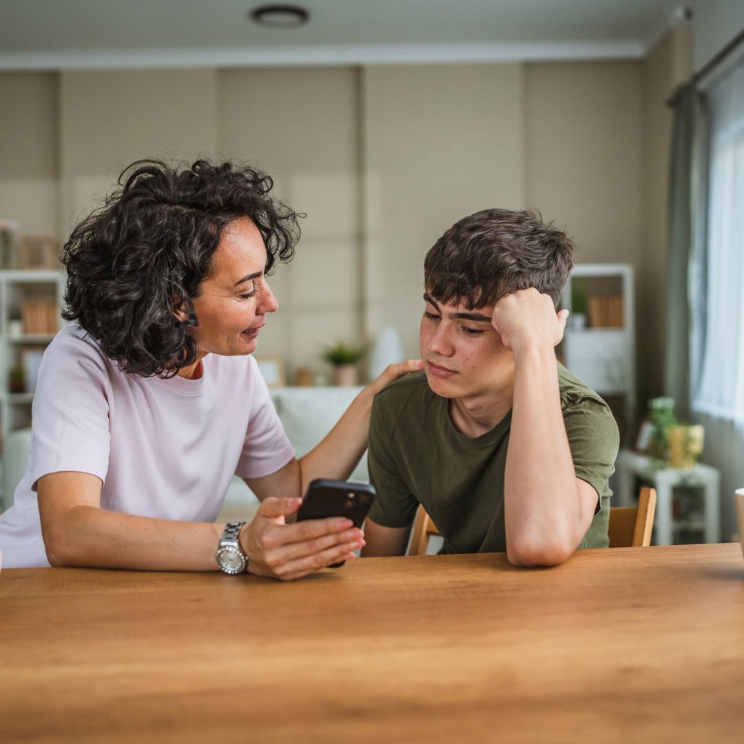Webinar Online Pesten Mama Zoon Smartphone Resized